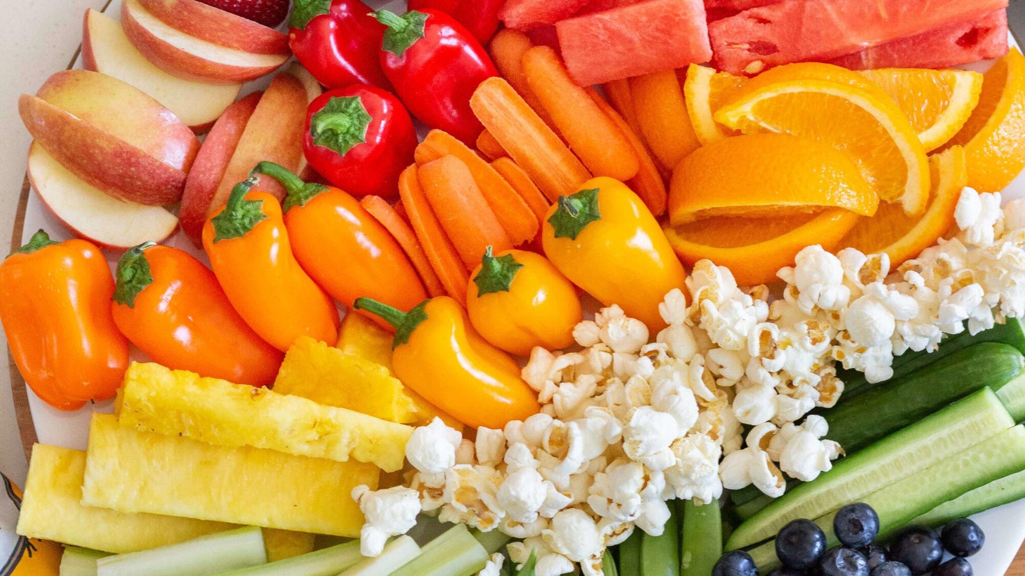 What do healthy people eat as a snack?